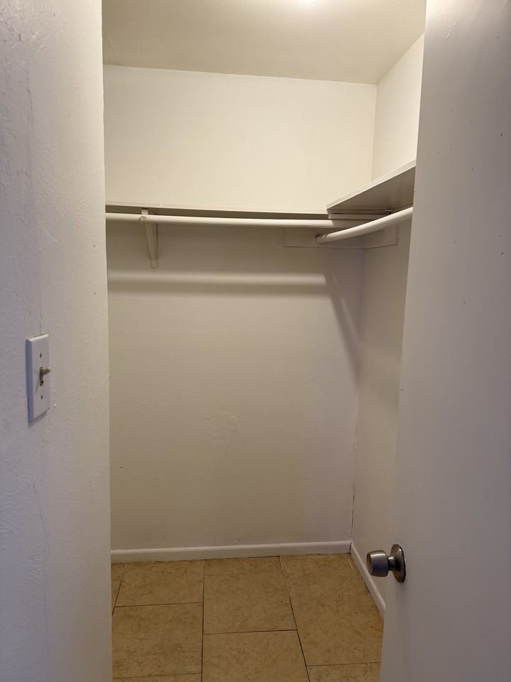 703 North Gilmer St. - Photo 4 of 17