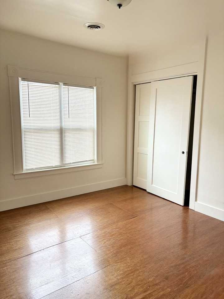 Dearborn St. 422 - Photo 3 of 4