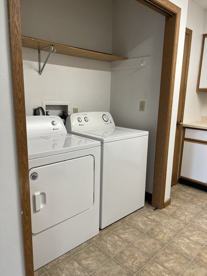 912 S 6th St - Photo 2 of 9