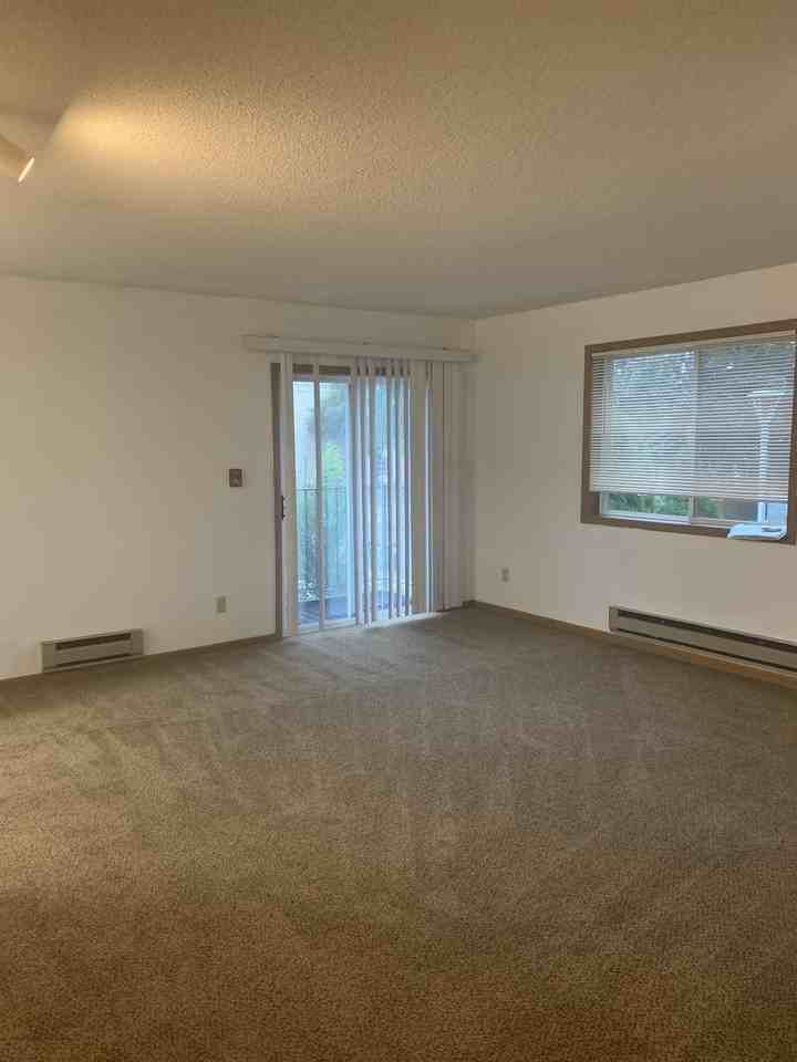 912 S 6th St - Photo 3 of 9