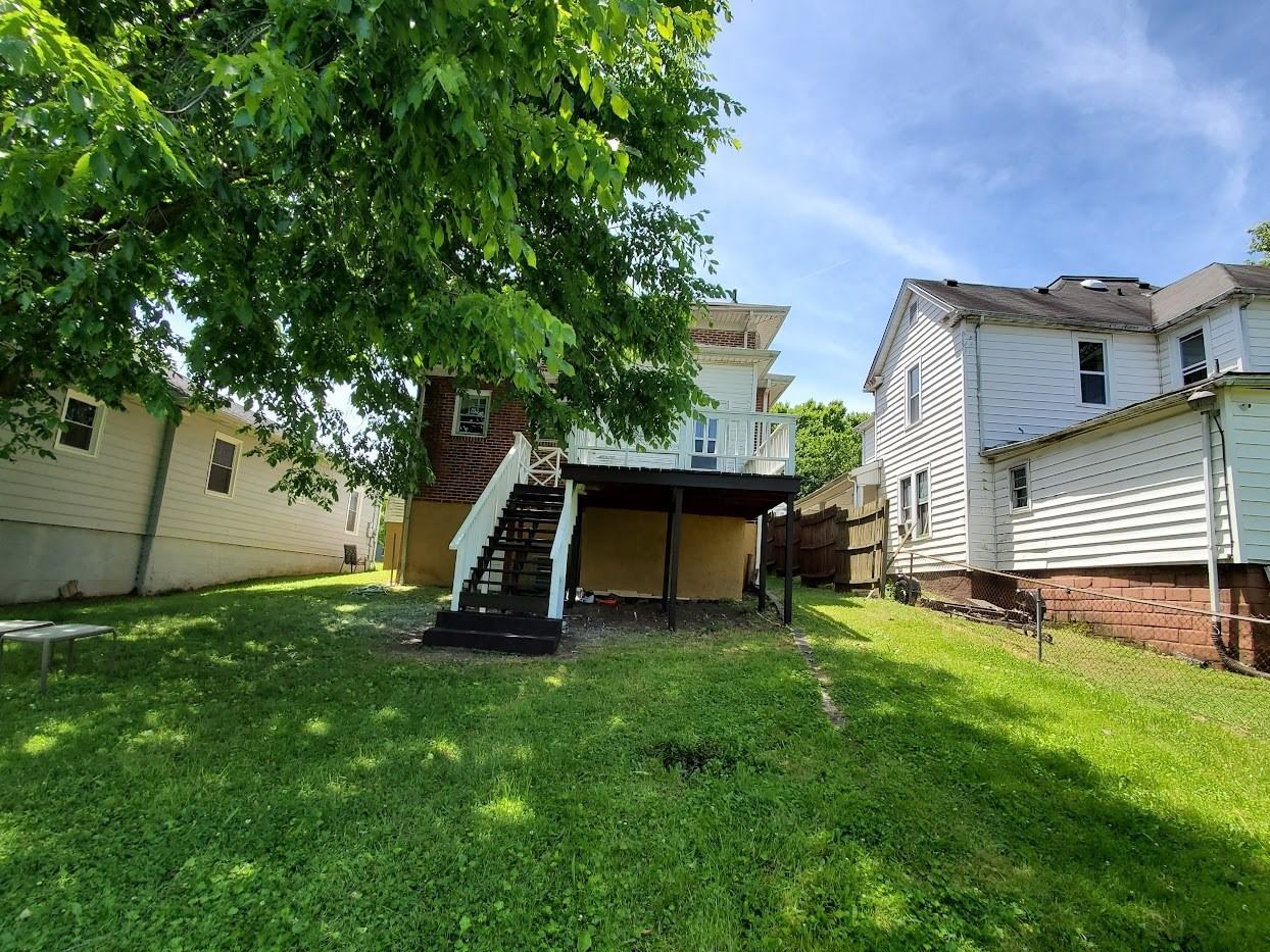 1209 Windsor Ave - Photo 5 of 17