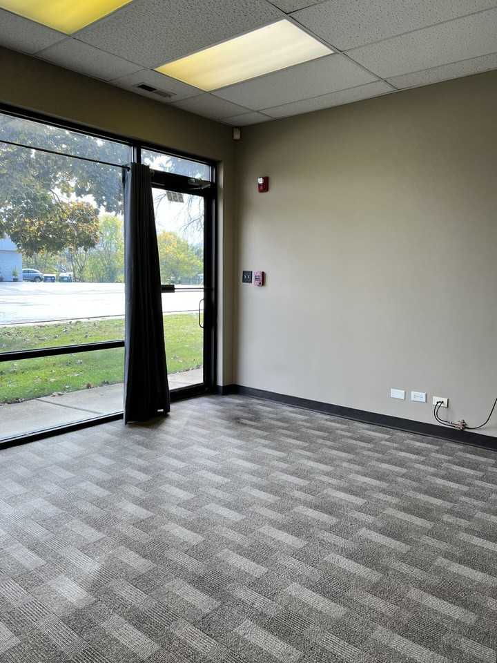 558 Main Street - Photo 2 of 7