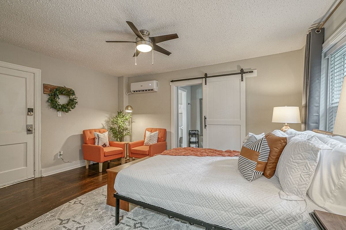 4104 Warwick - Photo 4 of 50