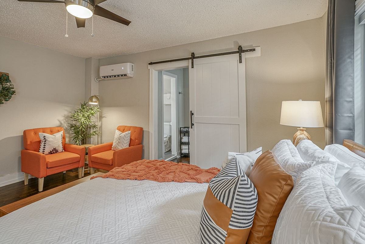 4104 Warwick - Photo 5 of 50
