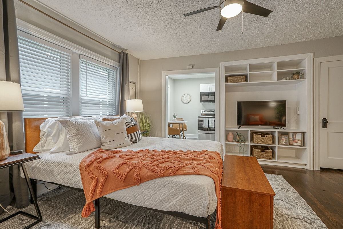 4104 Warwick - Photo 7 of 50