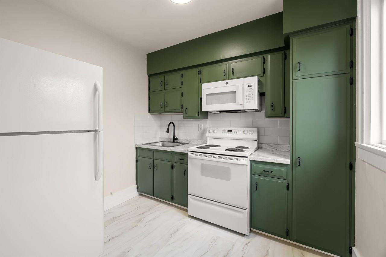 Mayflower 112 East 1st Street - Photo 3 of 8