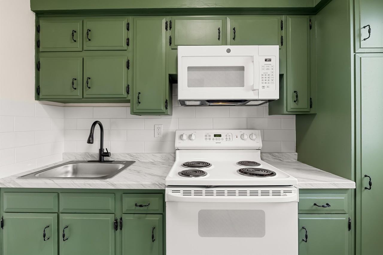 Mayflower 112 East 1st Street - Photo 4 of 8