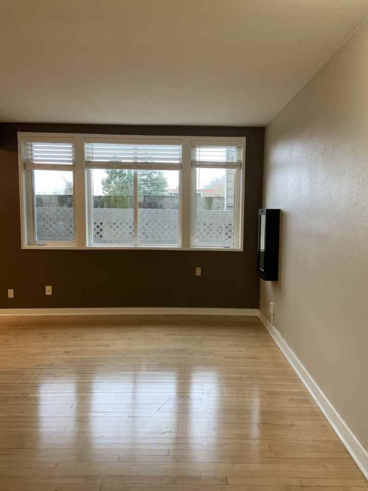 Hart Greenwood - Photo 2 of 9