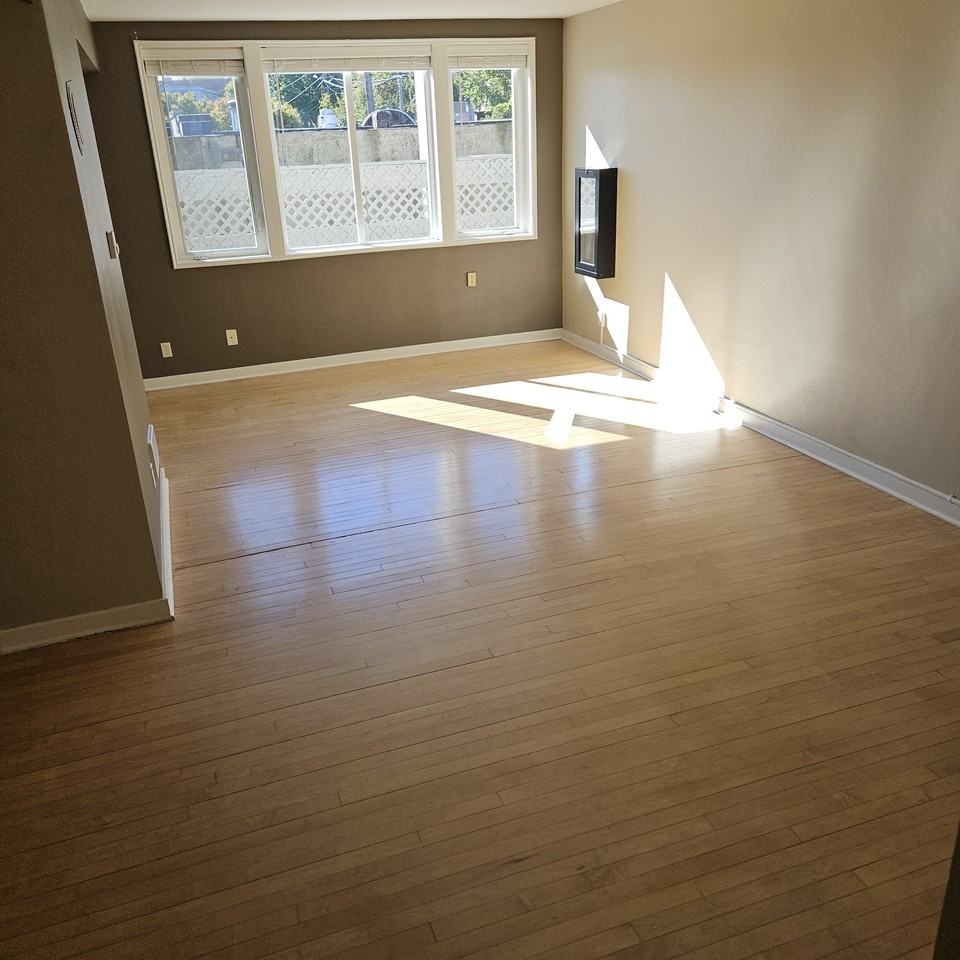 Hart Greenwood - Photo 3 of 9