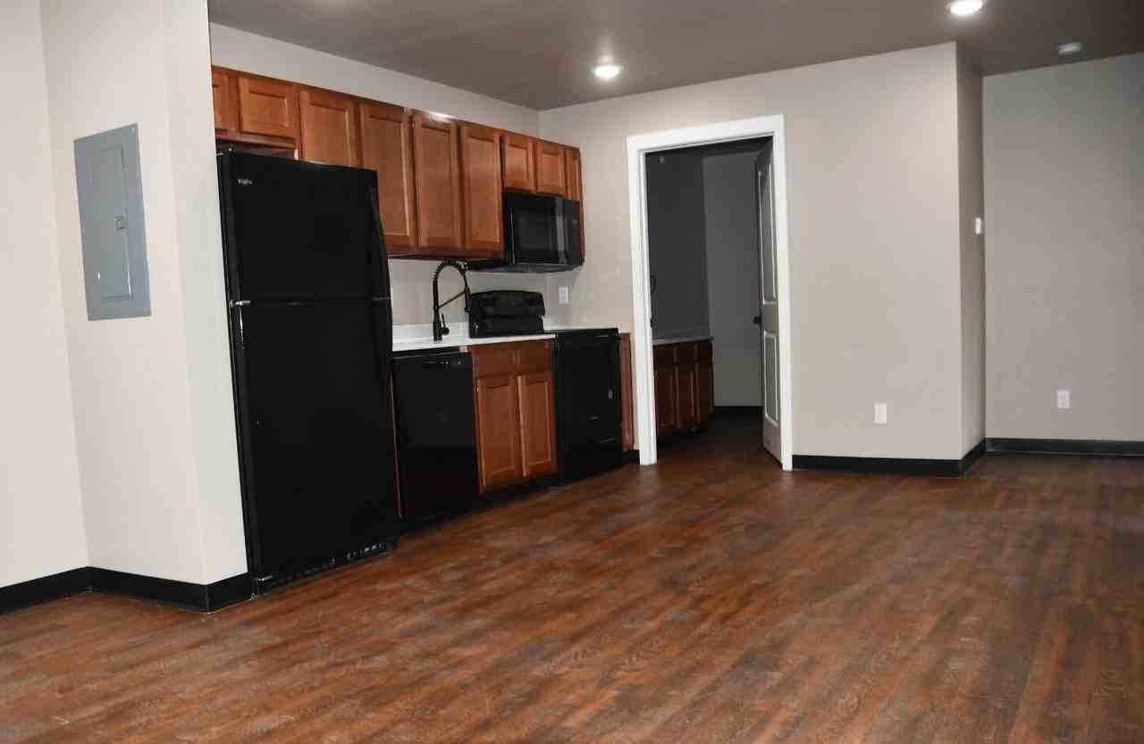 Silverthorne Apartments - Photo 3 of 8