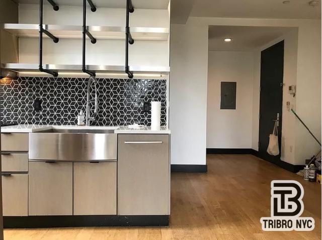 82 Jefferson St - Photo 4 of 10