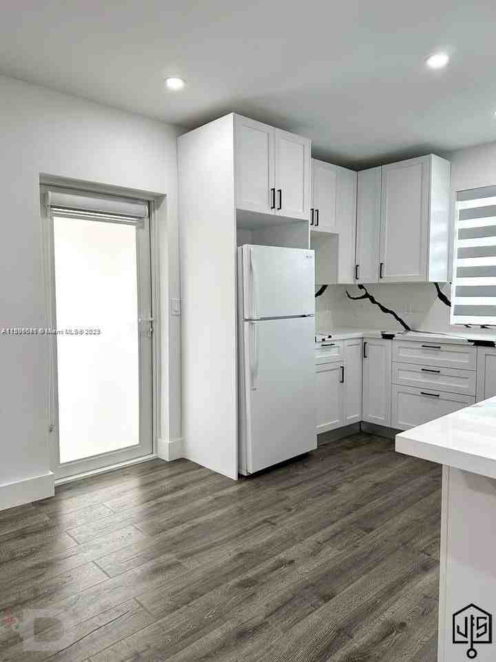 2100 Sw 100th Ave #1 - Photo 5 of 28