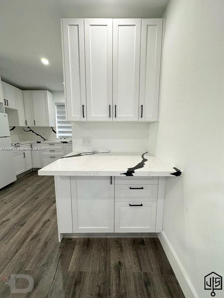 2100 Sw 100th Ave #1 - Photo 7 of 28