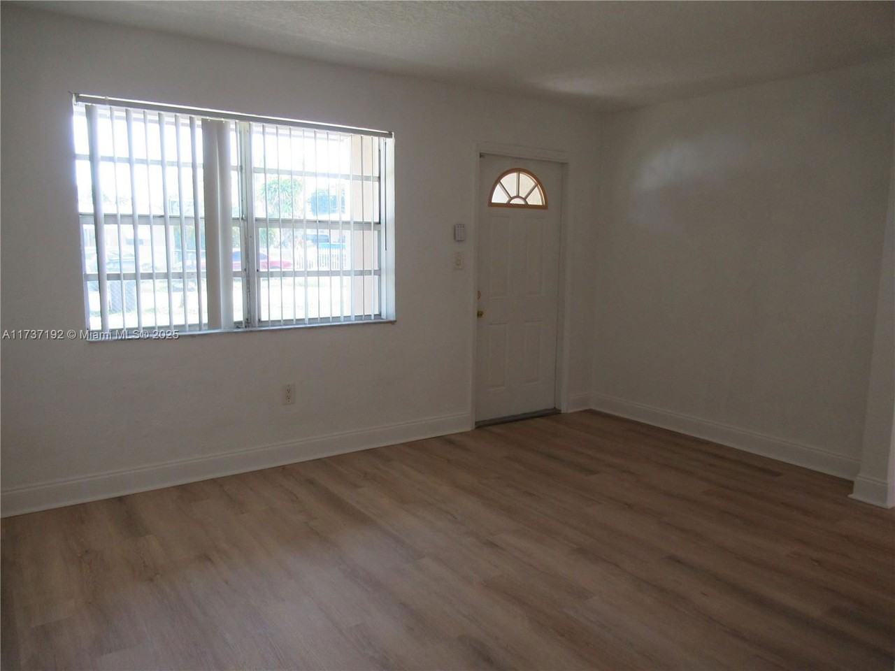 6224 Fletcher St - Photo 3 of 8