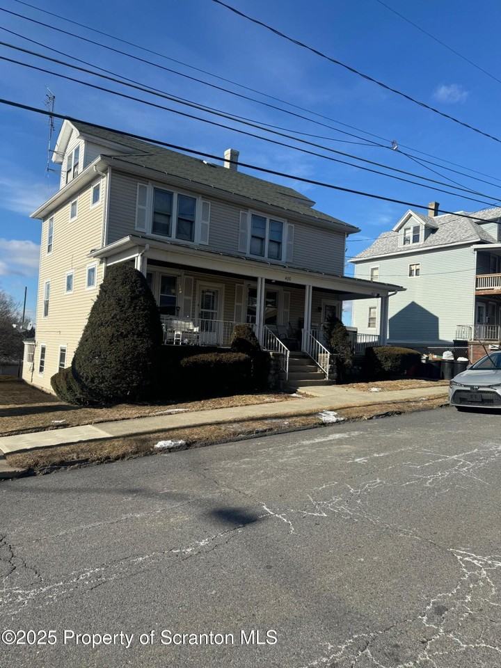 420 Smith St - Photo 2 of 8