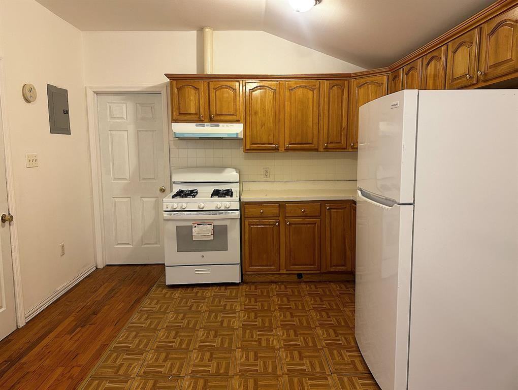 16114 140th Ave - Photo 2 of 10