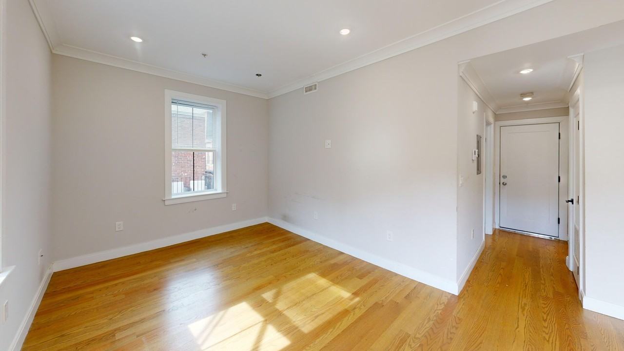 194 Porter St #4 - Photo 3 of 8