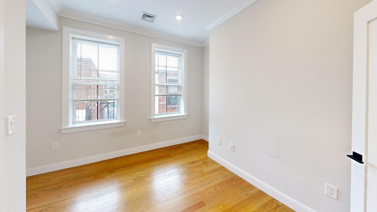 194 Porter St #4 - Photo 4 of 8