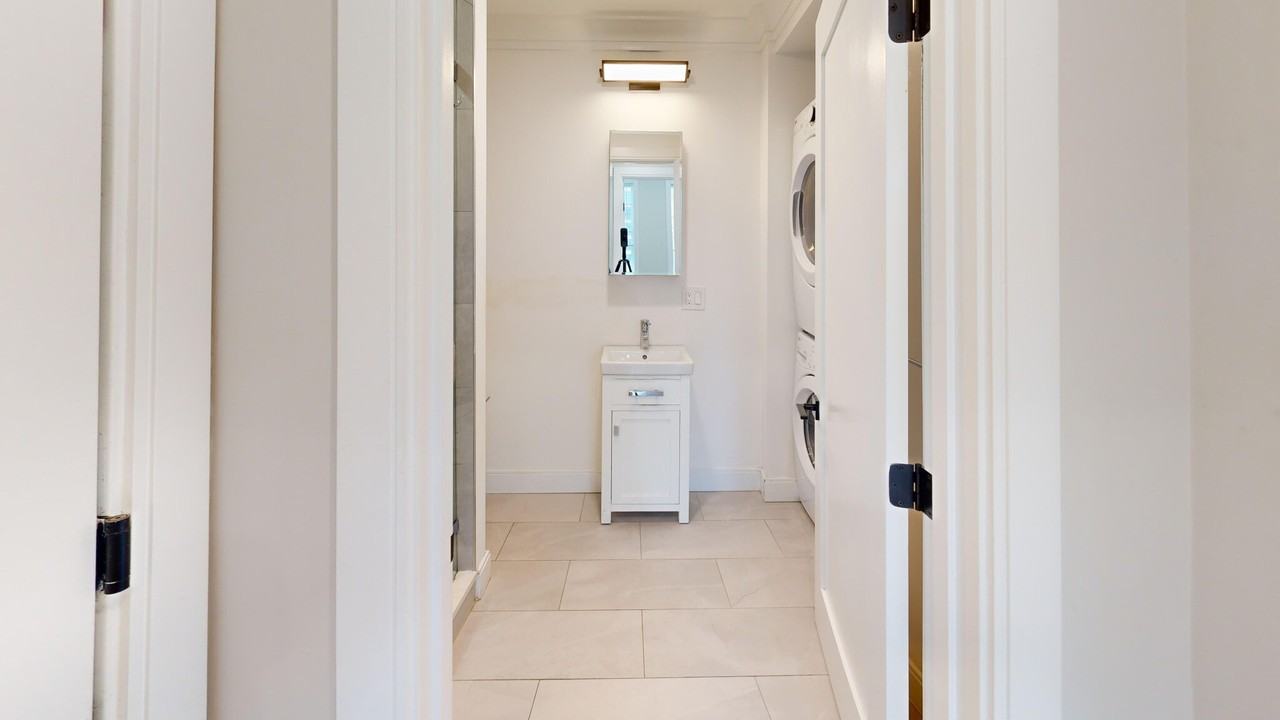 194 Porter St #4 - Photo 7 of 8