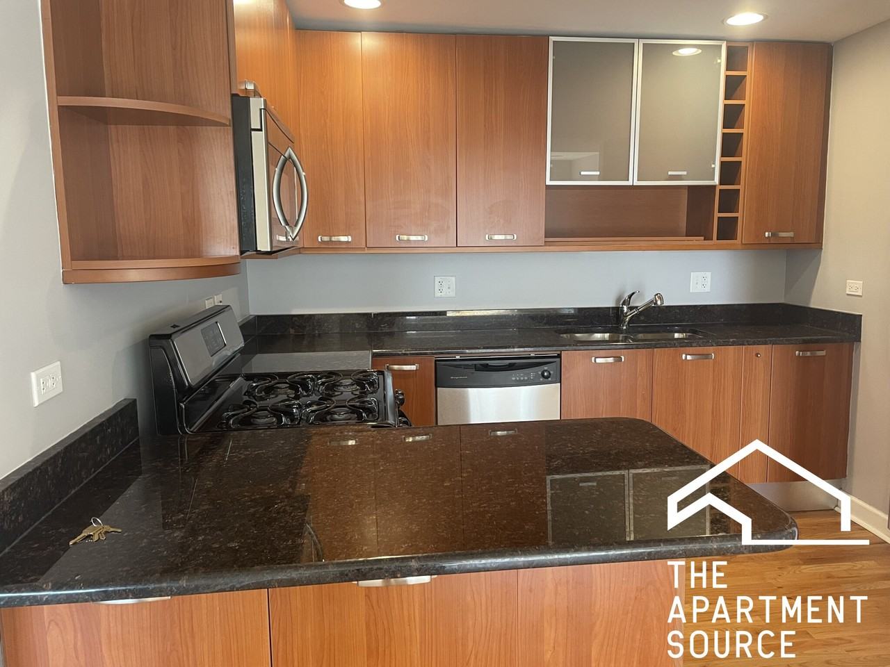 6954 N Greenview Ave #404 - Photo 2 of 14