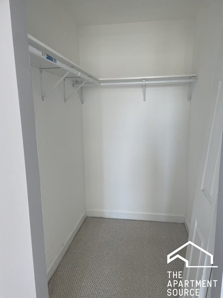 6954 N Greenview Ave #404 - Photo 4 of 14