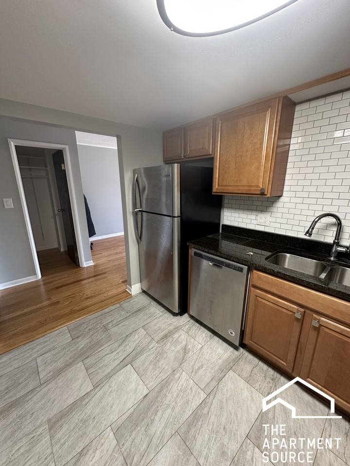 552 N Quentin Rd #102 - Photo 2 of 11