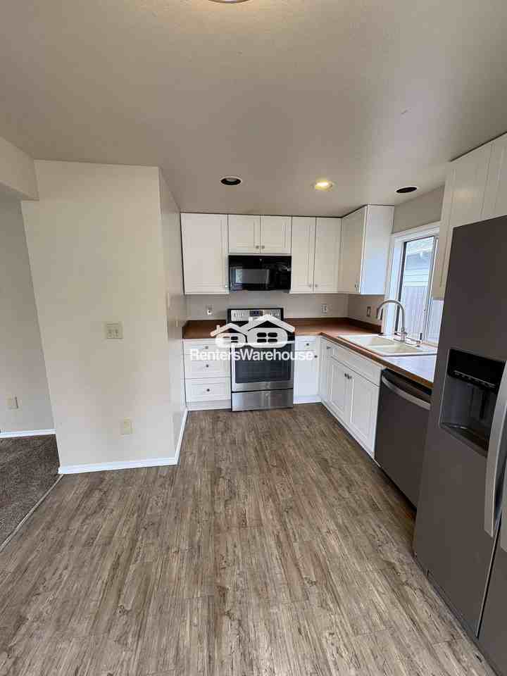 9447 21st Ave Sw - Photo 3 of 15