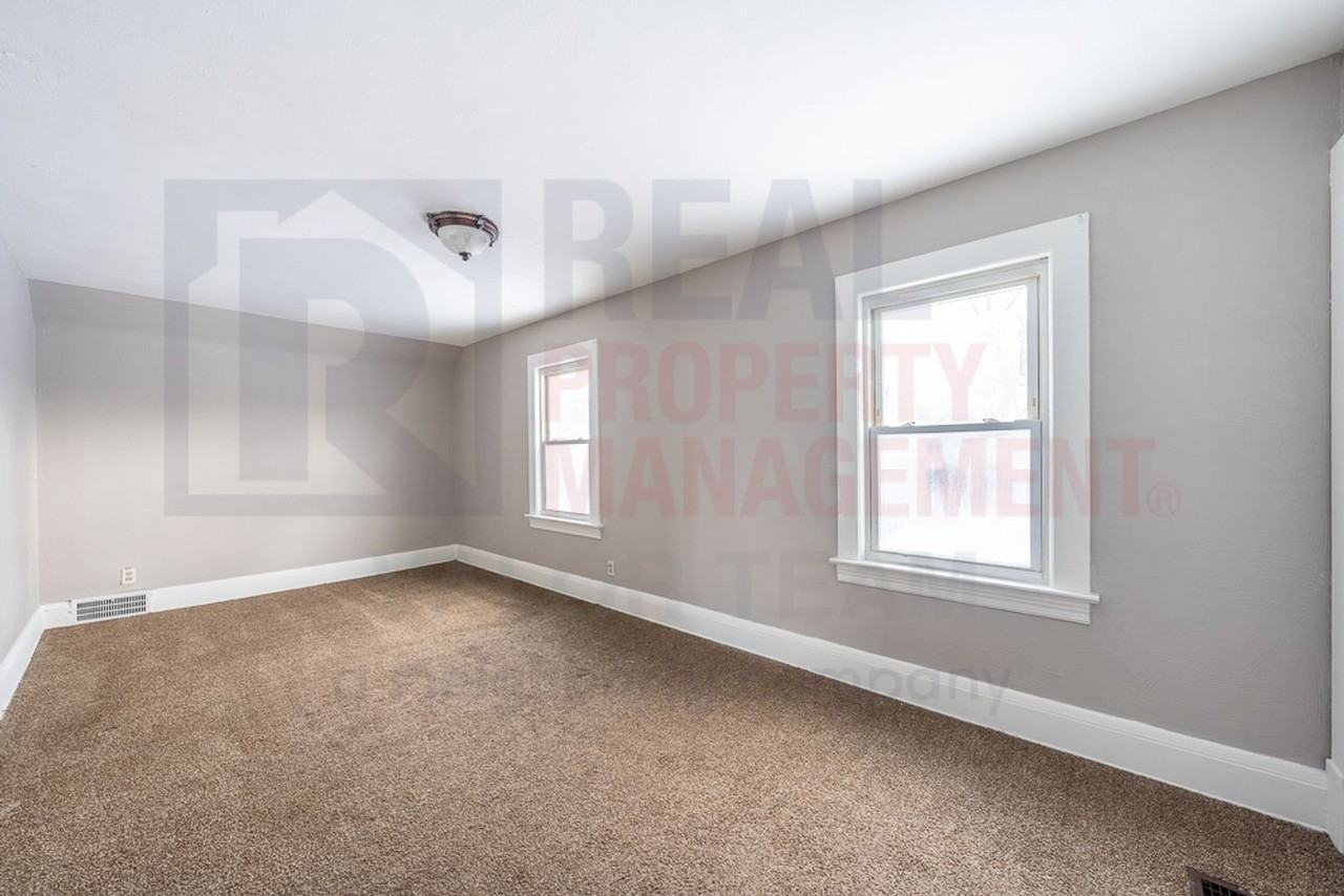 8107 Goodman Ave - Photo 5 of 14