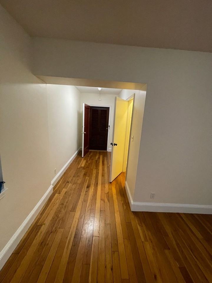 544 Belmont St - Photo 6 of 14