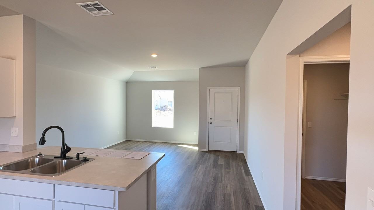 12016 N Dewey Ave - Photo 3 of 24