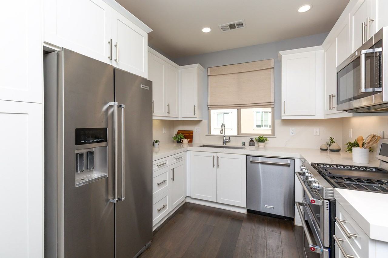 16073 Veridian Cir - Photo 2 of 28