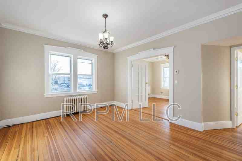 41 Tyson Pl - Photo 2 of 13