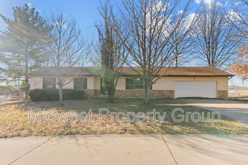 1127 Judy Ln - Photo 2 of 31