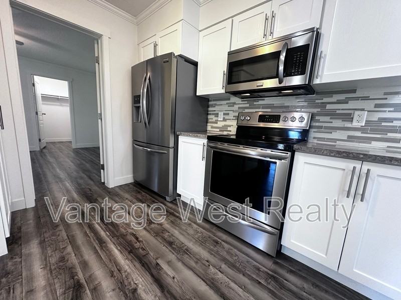 5235 Chase Rd - Photo 3 of 29