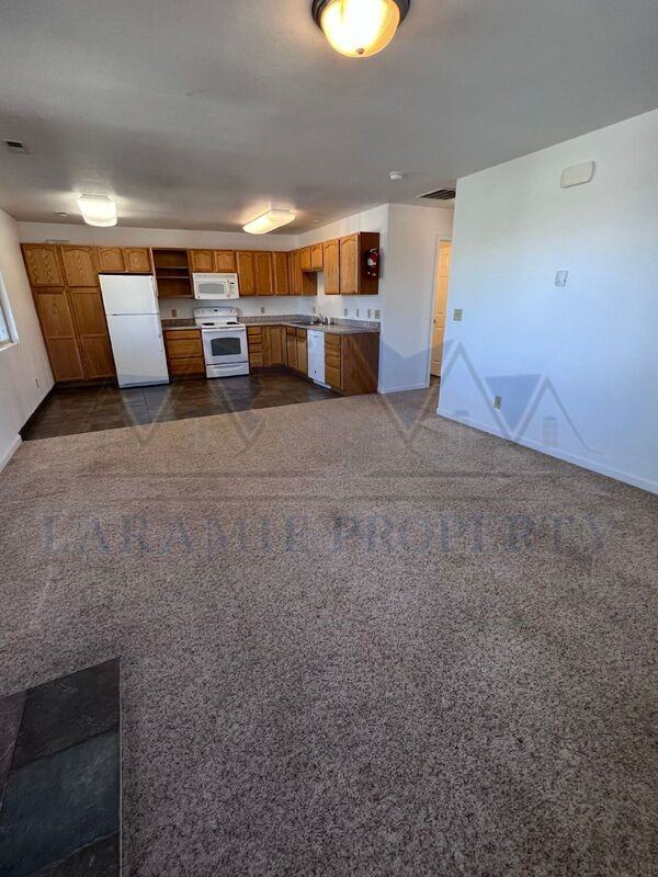 657 N 14th St #D - Photo 2 of 10