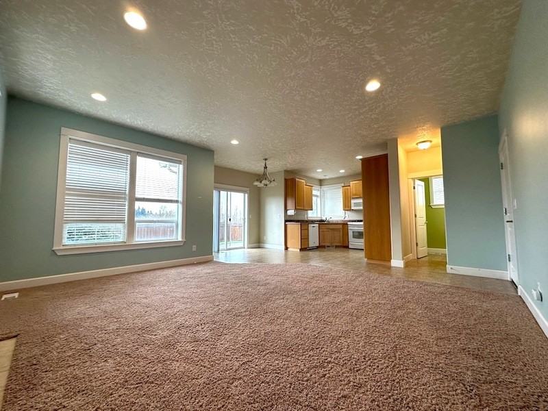 912 Mallard St Ne - Photo 2 of 30