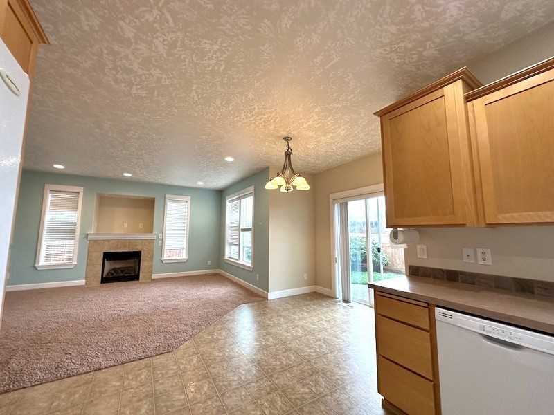 912 Mallard St Ne - Photo 3 of 30