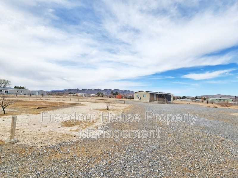 3161 Scott Ave - Photo 4 of 22