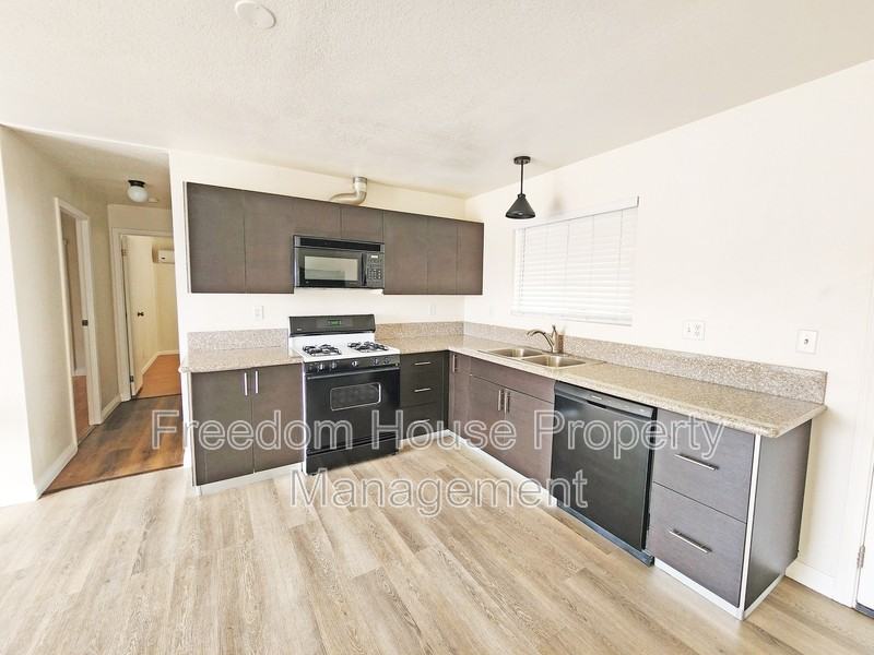 3161 Scott Ave - Photo 7 of 22