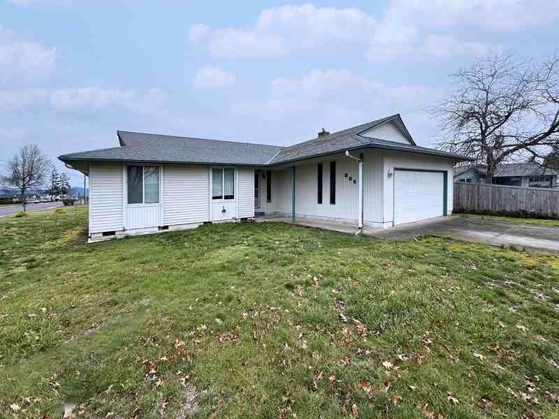 805 Eagles Way - Photo 2 of 40