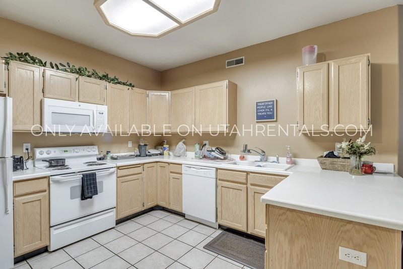 455 Belmont Pl #164-2 - Photo 2 of 23