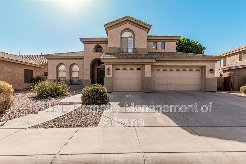 523 W Canary Way