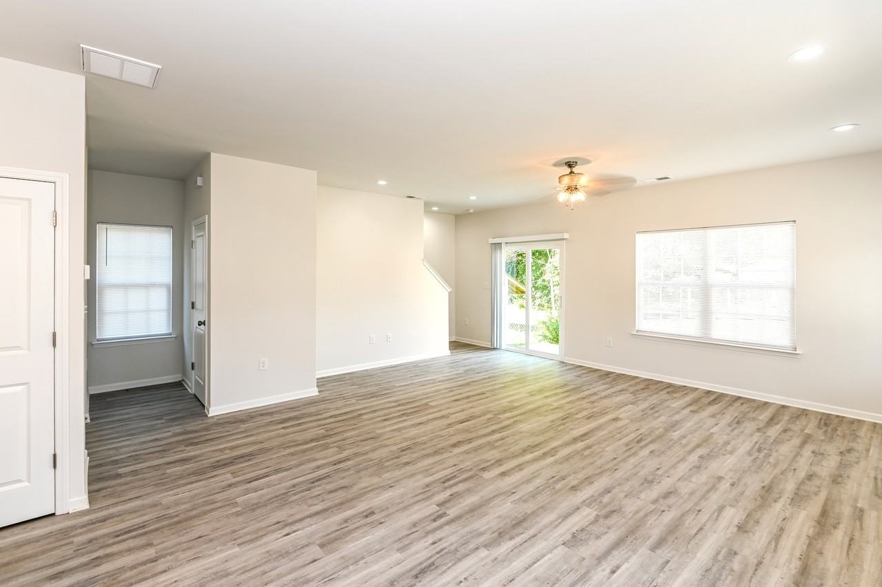 5617 Phillips St - Photo 5 of 14