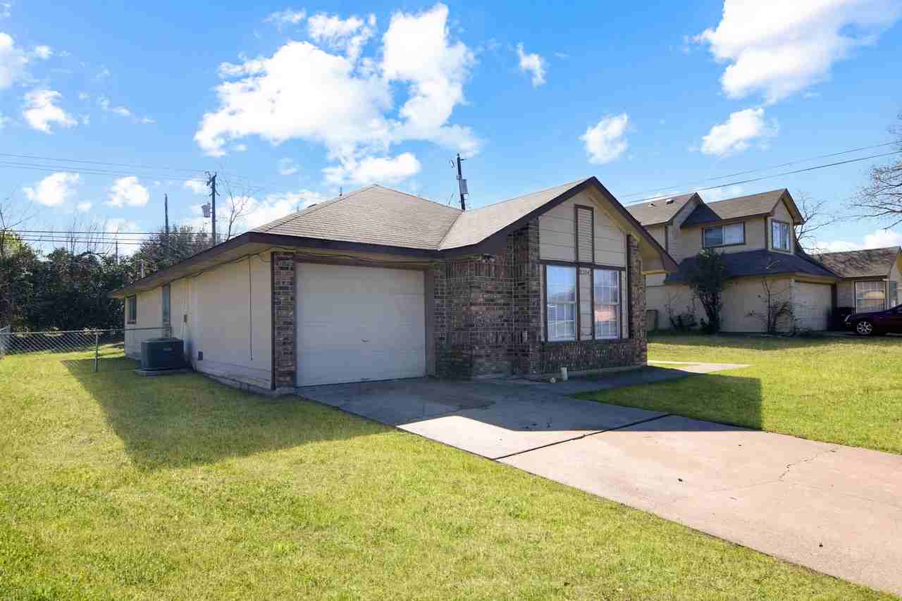 2304 Bluejay Dr - Photo 3 of 7