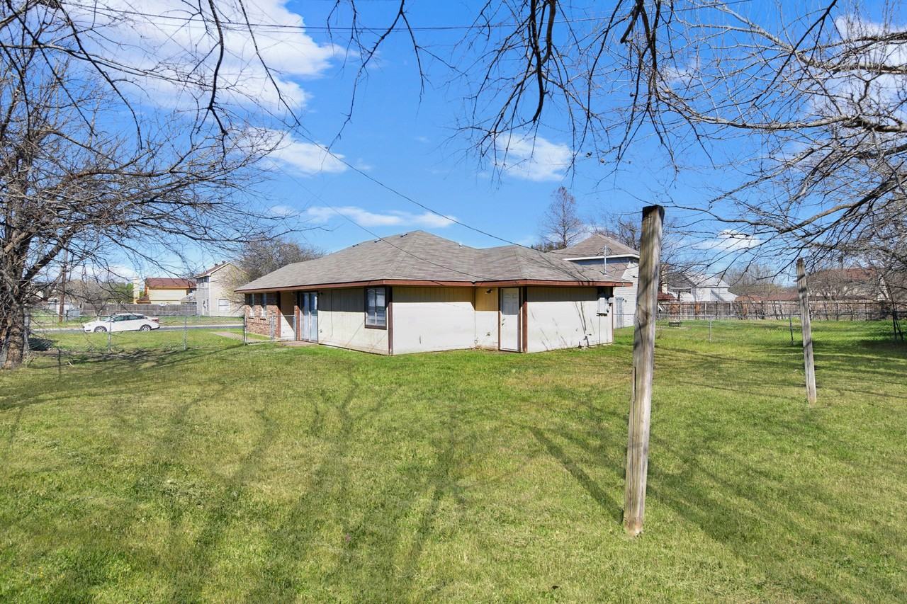 2304 Bluejay Dr - Photo 4 of 7