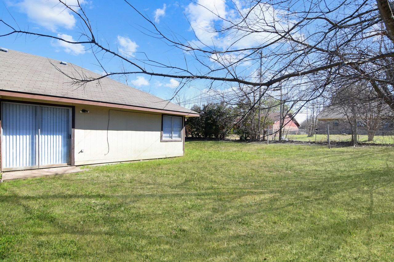 2304 Bluejay Dr - Photo 5 of 7