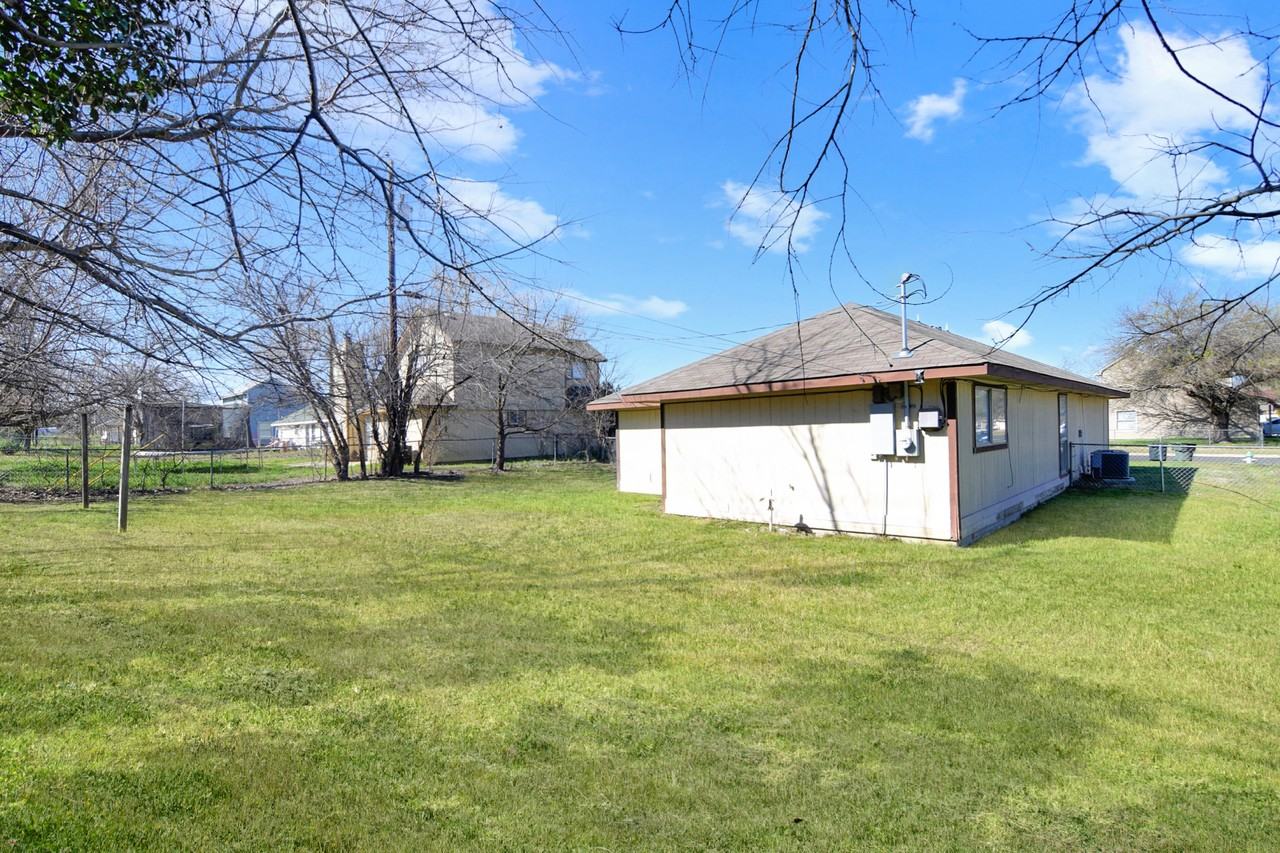 2304 Bluejay Dr - Photo 6 of 7