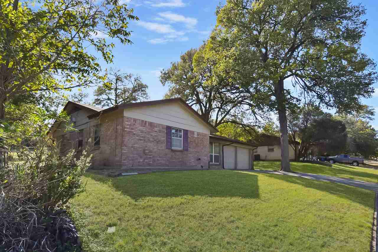 901 Bluff Dr - Photo 2 of 22