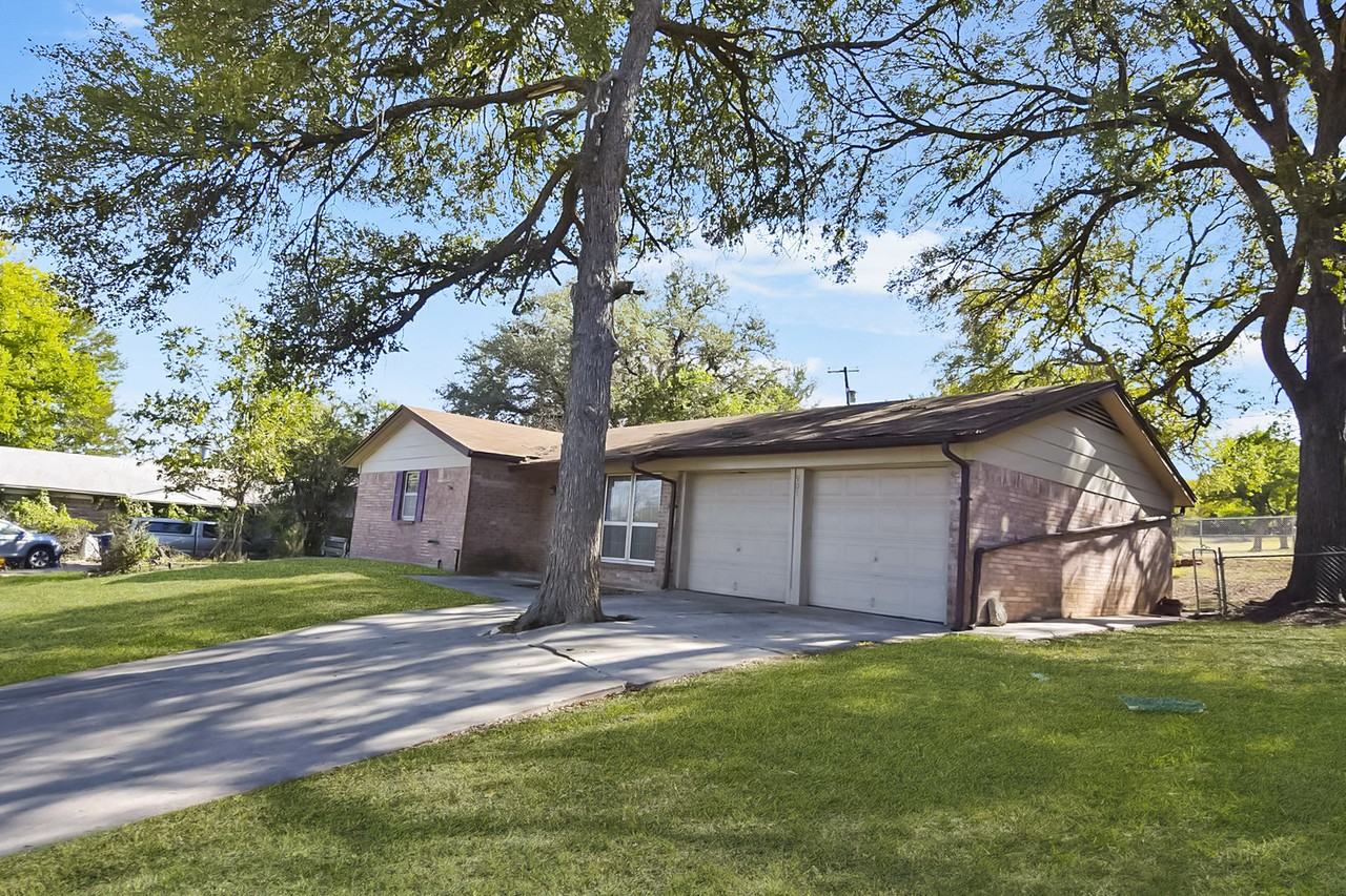 901 Bluff Dr - Photo 3 of 22