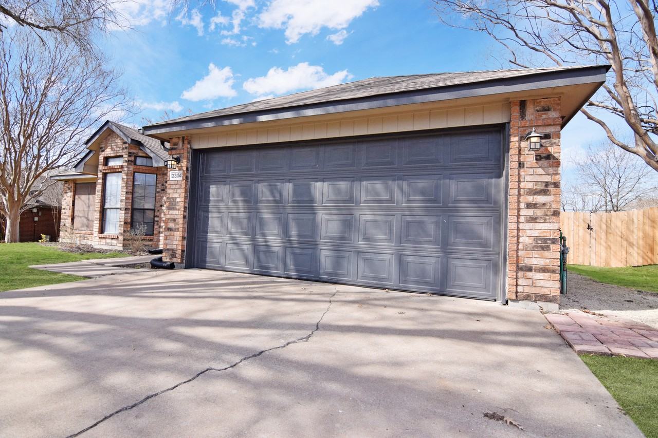 2304 Skipcha Dr - Photo 2 of 22